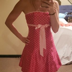 Strapless dress with tool underlay